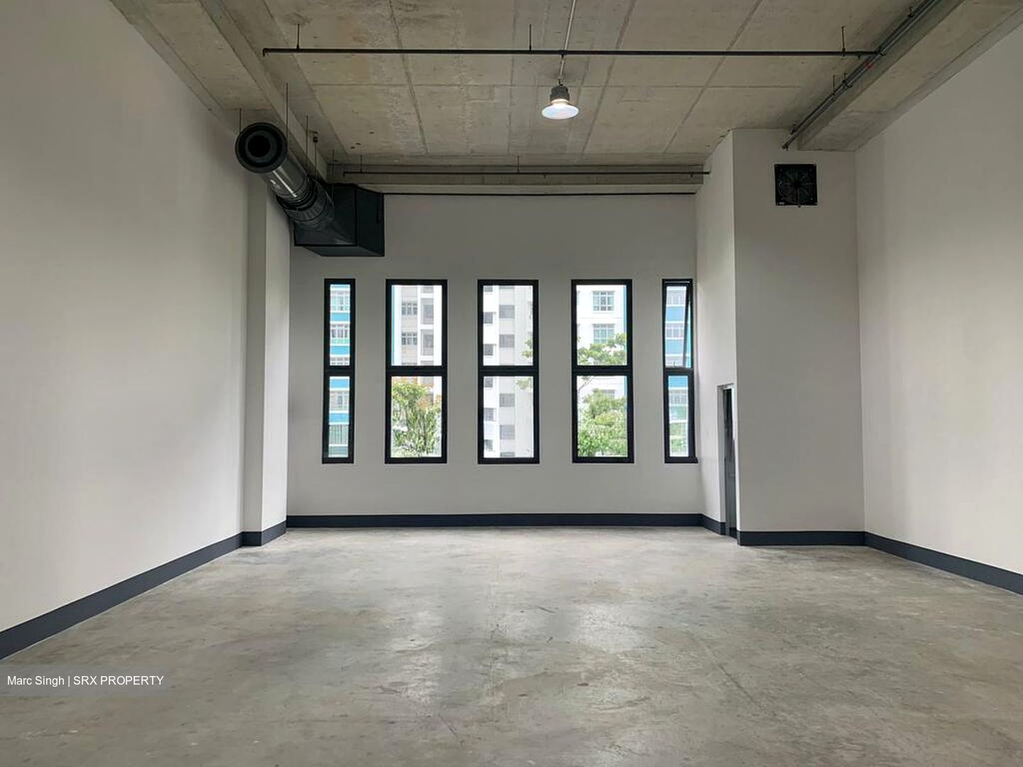 Sembawang Close (D27), Warehouse #502078411